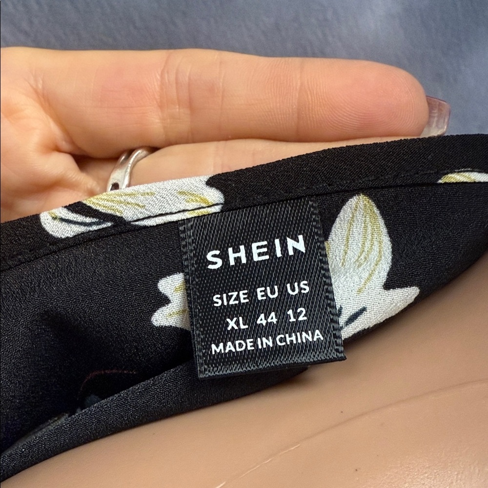 SHEIN Black Floral Blouse - Picture 4 of 4